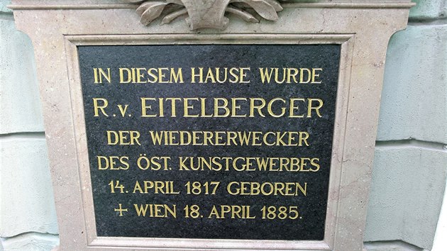 Na olomouckém Domu Armády byla odhalena pamětní deska věnovaná rodáku Rudolfu Eitelbergerovi, prvnímu profesoru dějin umění na vídeňské univerzitě a jednomu z prvních v Evropě. Vrátila se sem po více než 70 letech.