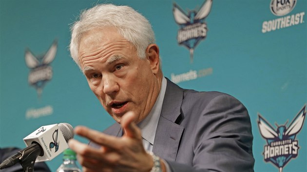 Mitch Kupchak se pedstavuje jako nov prezident Charlotte Hornets.