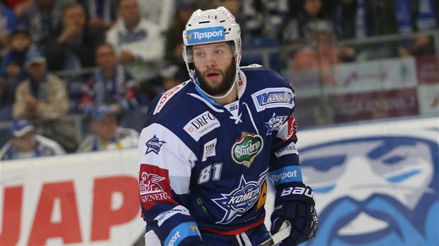 Brnnsk tonk Tom Vincour v akci bhem tetho finle hokejov extraligy.