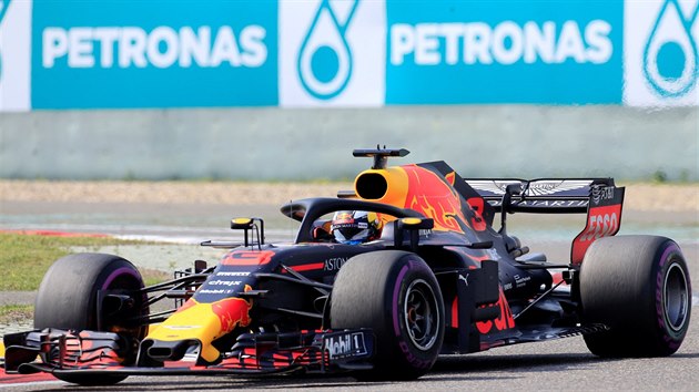 Daniel Ricciardo z Red Bullu na trati Velk ceny ny.