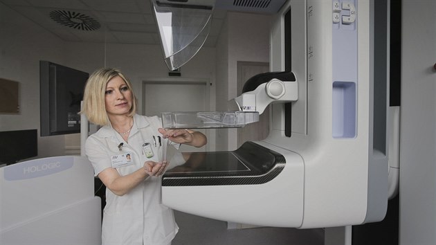 Nov mamografick centrum ve Fakultn nemocnici v Plzni pinese pacientkm vt pohodl i vt ance na uzdraven. Na snmku  radiologick asistentka Martina Makovsk. (12. 4. 2018)