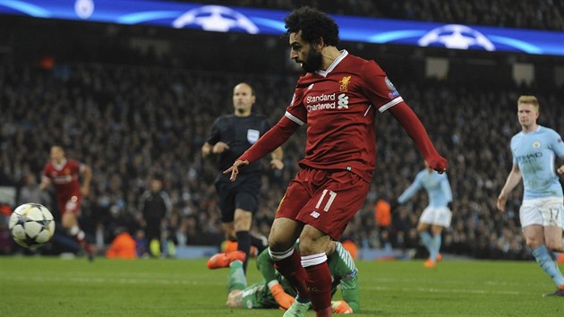 SALAH VYROVNV. Liverpoolsk Mohamed Salah dv v odvet tvrtfinle Ligy mistr na hiti Manchesteru City branku na 1:1.