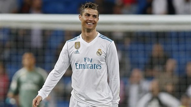 Cristiano Ronaldo z Realu Madrid se usmívá po vstřelení vyrovnávací branky v utkání proti Athletiku Bilbao.