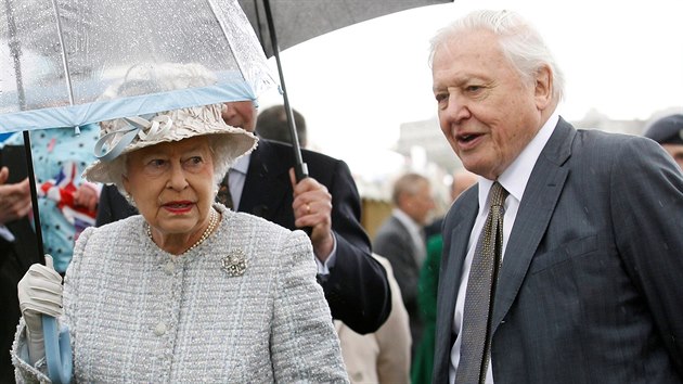 Královna Alžběta II. a David Attenborough (Londýn, 15. května 2012)