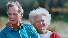 Barbara Bushová s manelem - prezidentem USA Georgem Bushem na nedatované...
