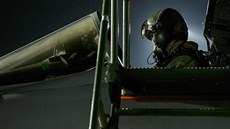 Stíhací letoun Tornado se pipravuje na vzlétnutí z vojenské základny RAF,...