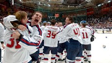 Slováci se radují ze zisku zlatých medailí na hokejovém šampionátu v Göteborgu....