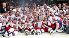 Češi se radují ze zisku zlatých medailí na hokejovém šampionátu ve Vídni. (15....