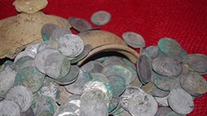 Kompletní poklad nalezený ve sklep na námstí v íanech