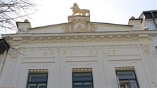 D�m s �íslem popisným 64 na ��árském nám�stí vyniká na první pohled svou...