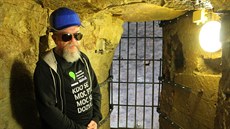 Prvodce Miroslav Koená provází mlnickým podzemím plných deset let. Je...