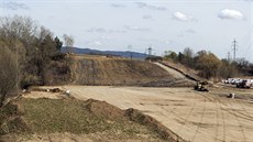 Na stavb� p�edposledního úseku dálnice D1 je u obce Buk na P�erovsku vyu�íván...