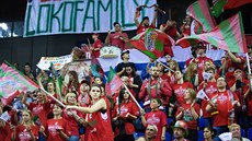 Fanouci Lokomotivu Kuba Krasnodar bhem finále Eurocupu s Darüssafakou.