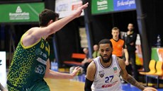 Devon Bookert (vpravo) z USK v utkání Alpe Adria Cupu