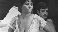 Claudia Cardinalová a Jean-Paul Belmondo ve filmu Statek (1961)