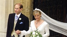 Princ Edward a Sophie Rhys-Jonesová se vzali v kapli sv. Ji�í na hrad� Windsor...