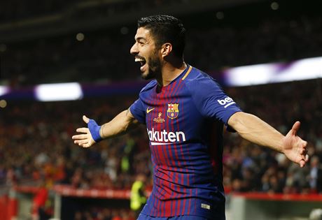 Luis Suárez (Barcelona) slaví branku proti Seville.