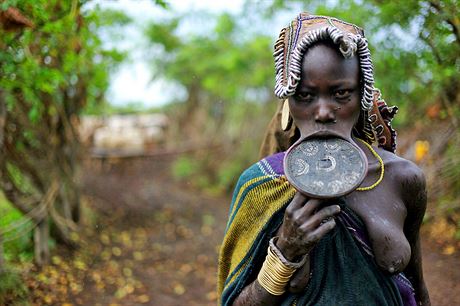 Etiopie. V okol eky Omo stle ij kmeny tradinm zpsobem ivota.