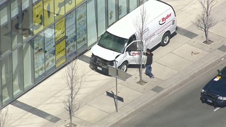 V kanadském Torontu najela dodávka do lidí, zranila osm a deset lidí