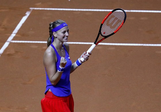 Tenistka Petra Kvitová slaví zisk prvního bodu v semifinále Fed Cupu proti...
