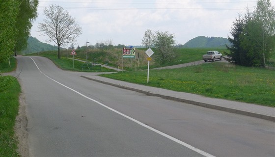 Místo, kde by ml obchvat protínat silnici z Ústí na Letohrad.