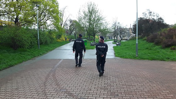 Pokud policistm fotograf nebrání pi výkonu sluby, mli by fotografování...