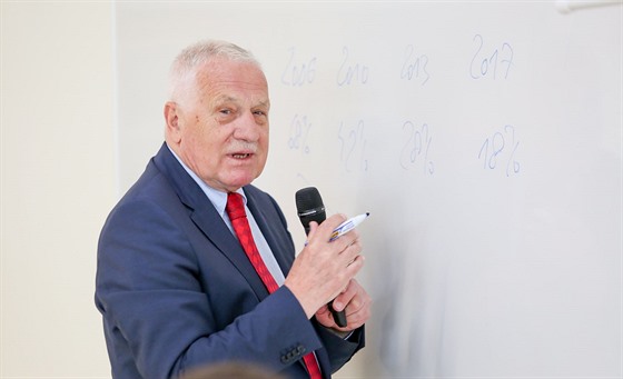 Bývalý prezident Václav Klaus navtívil Z a Gymnázium ve Vodanech.