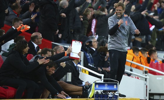 Liverpoolský trenér Jürgen Klopp se raduje bhem semifinále Ligy mistr proti...