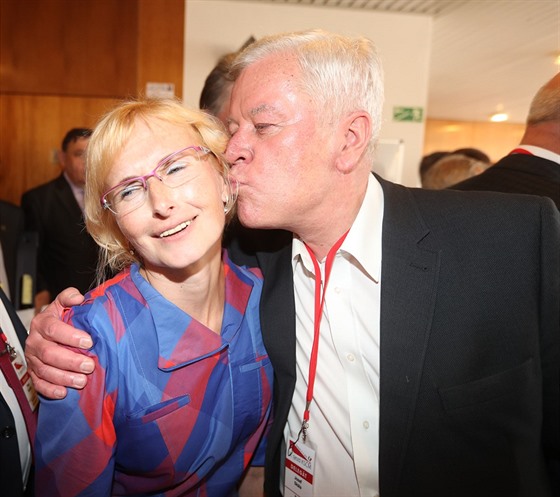 Europoslankyn a éfka KSM Kateina Konená s Josefem Skálou, bývalým místopedsedou strany a kandidátem na Hrad, kterého si Konená vybrala.