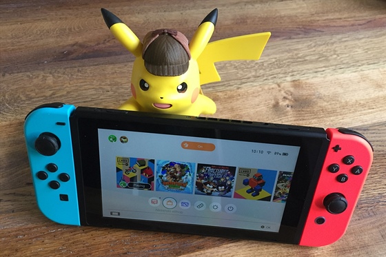 Nintendo Switch s figurkou amiibo