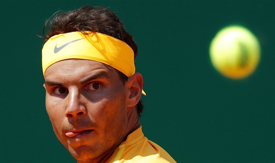 panlský tenista Rafael Nadal v duelu s Dominicem Thiemem z Rakouska.