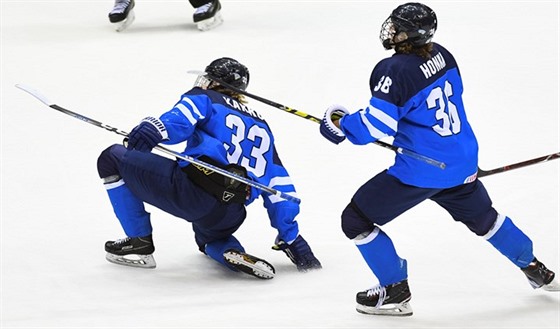 Radost finských hokejist ve finálovém duelu s Finskem,