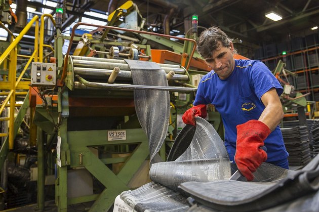 Výroba v otrokovické pneumatikárn Continental Barum.