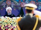 Íránský prezident Hasan Ruhání na vojenské pehlídce u mauzolea ajatolláha...