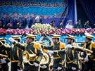 Íránský prezident Hasan Ruhání na vojenské přehlídce u mauzolea ajatolláha...