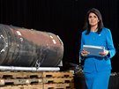 Velvyslankyn USA pi OSN Nikki Haleyová ukazuje zbytky údajné íránské rakety...