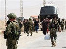 Evakuace islamistických rebel ze syrské Dúmy (19. dubna 2018)