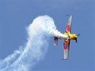 Akrobatické vystoupení vicemistra svta Red Bull Air Race Martina onky (28....