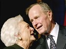 George Bush s manelkou Barbarou na snímku z roku 2002