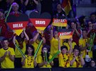 Němečtí fanoušci na tribunách Porsche Areny ve Stuttgartu během semifinále Fed...