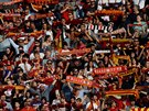 Fanoušci AS Řím ženou vpřed své oblíbence v utkání proti Chievu.