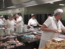 Ve Vinohradské nemocnici vaí pro pacienty i personál v jedné kuchyni