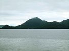 Kalderové jezero Tója, na levém dalekém horizontu vystupuje symbol Hokkaidó -...