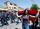 V centru Jerevanu se znovu sely tisíce lidí. Demonstranti zablokovali centrum...