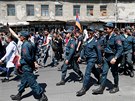 V centru Jerevanu se znovu sely tisíce lidí. Demonstranti zablokovali centrum...