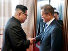 Severokorejský vdce Kim ong-un a jihokorejský prezident Mun e-in v...