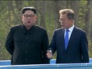Jihokorejský prezident Mun e-in a severokorejský vdce Kim ong-un jednají...