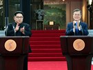 Severokorejský vdce Kim ong-un (vlevo) a jihokorejský prezident Mun e-in...