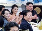 Summit lídr Severní a Jiní Koreje zakonila spolená veee (27. dubna 2018).