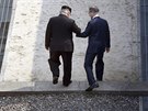 Severokorejský vdce Kim ong-un (vlevo) a jihokorejský prezident Mun e-in